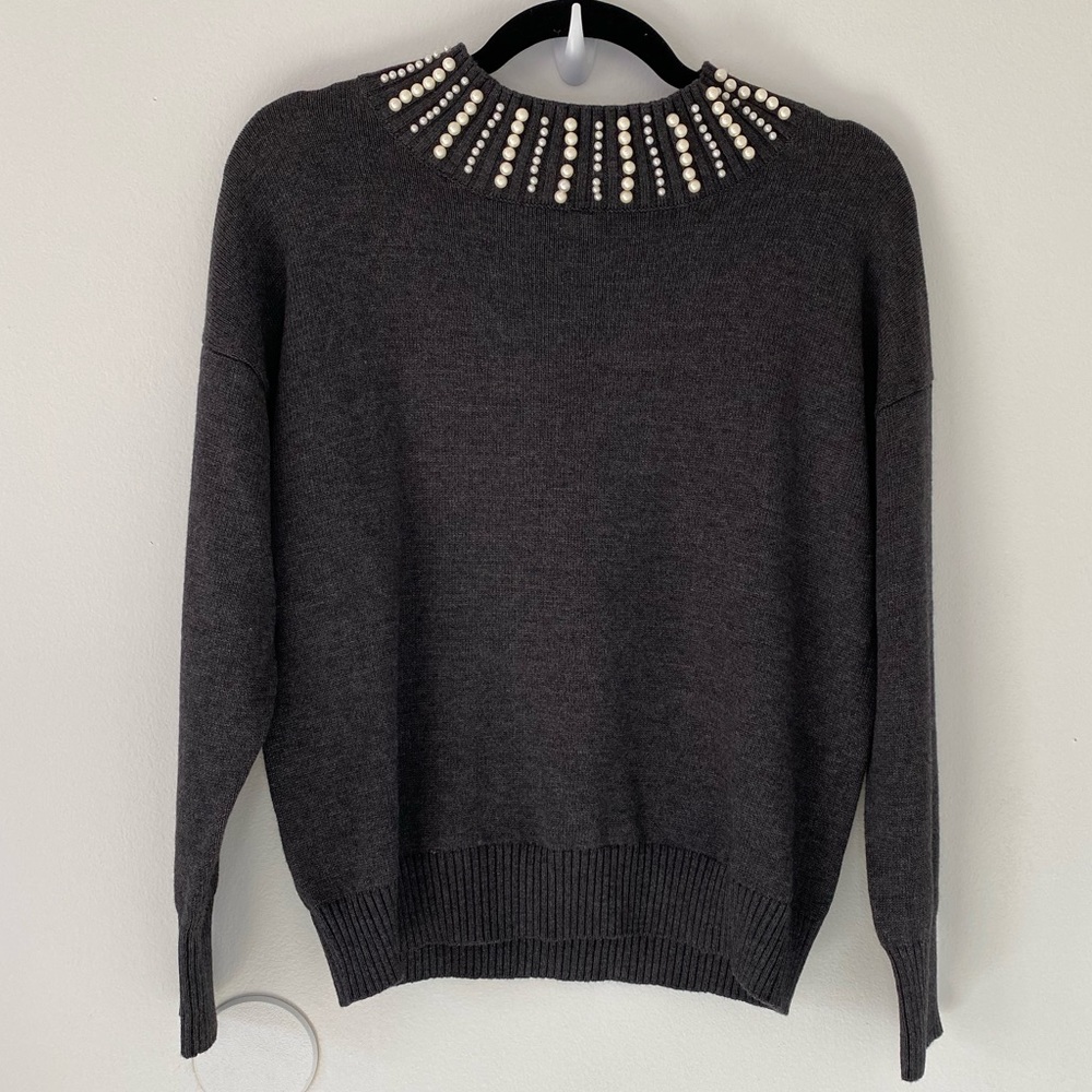 Madison Marcus‎ gray sweater pearl neckline